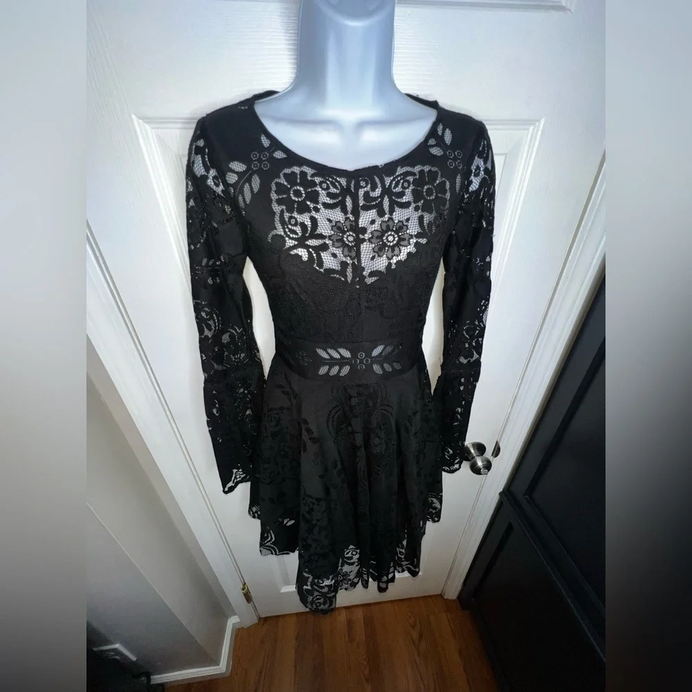 Free People Size 0 Lover’s Folk Song Black Lace Mini Dress Angel Bell Sleeve XXS